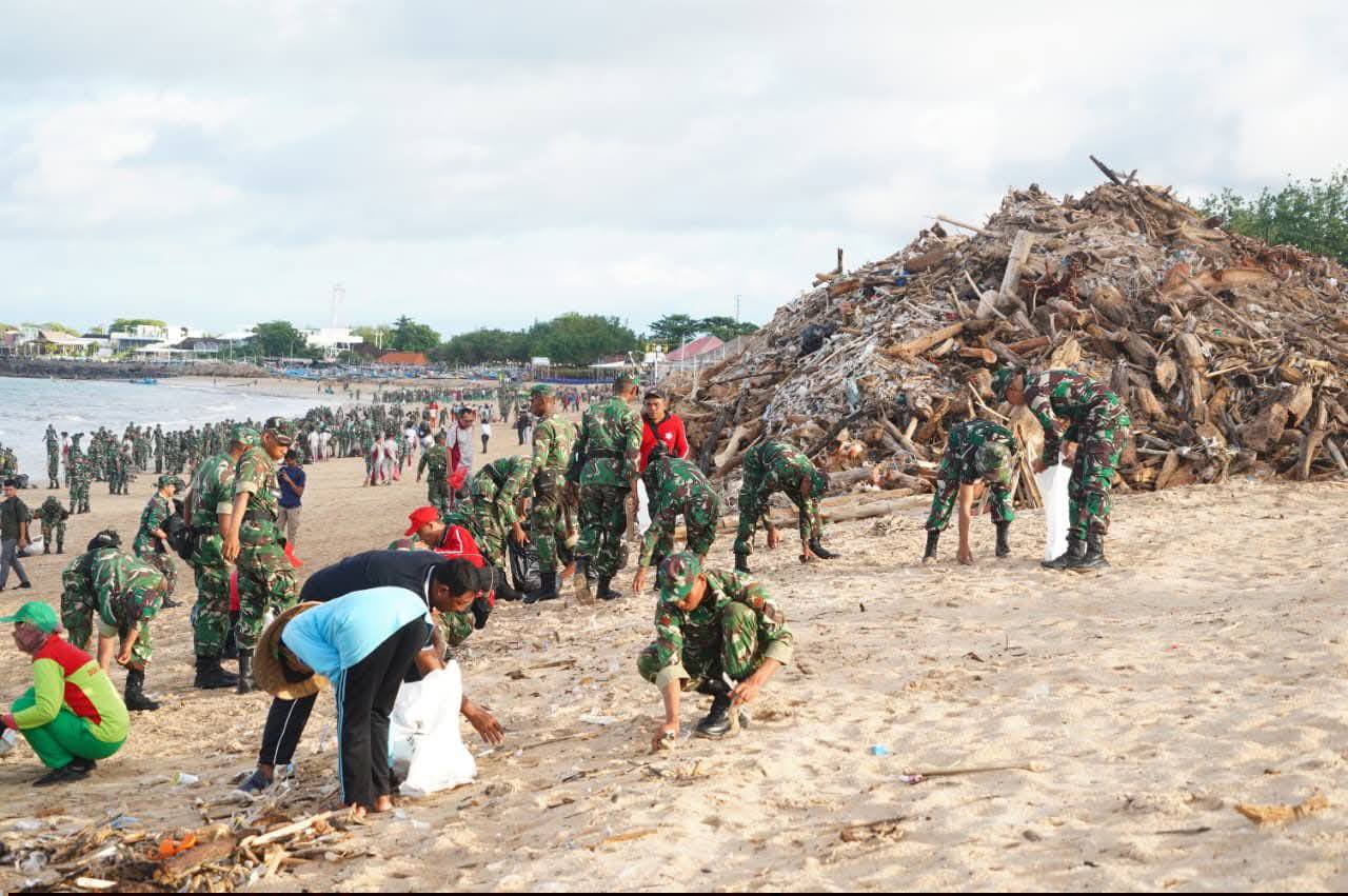 President ordered the indonesian military to clean up the beach