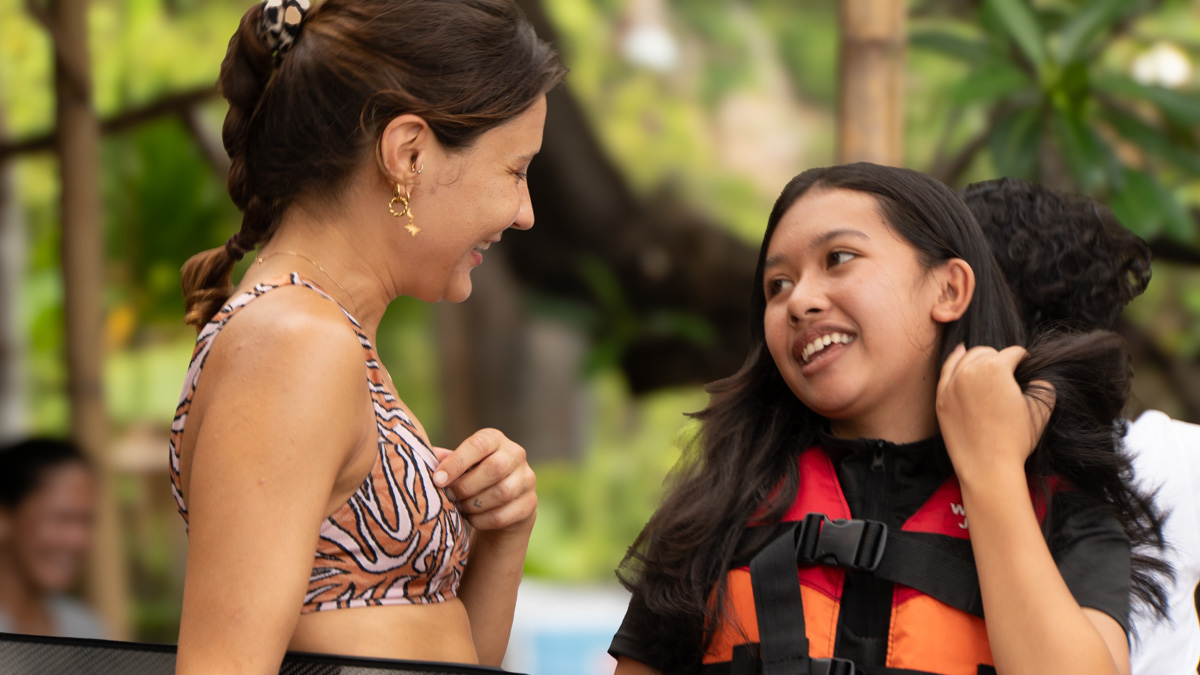 Volunteer with local Balinese girl sharing a smile